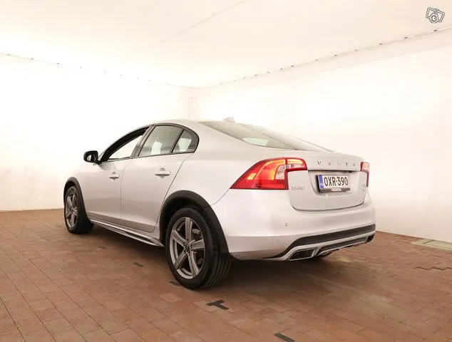 Volvo S60 D4 AWD Summum aut - VOC, Blis, Vetokoukku, Webasto Image 3